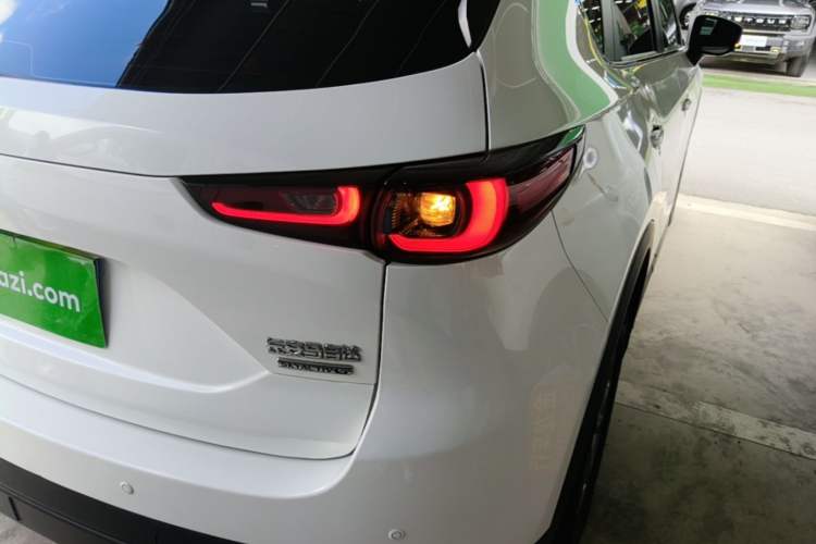 Used Mazda CX-5 2024 2.0L Automatic Two-Wheel Drive Comfort Version Right Rear Taillight