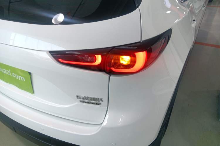Used Mazda CX-5 2024 2.0L Automatic Two-Wheel Drive ZhiShang Version Right Rear Taillight