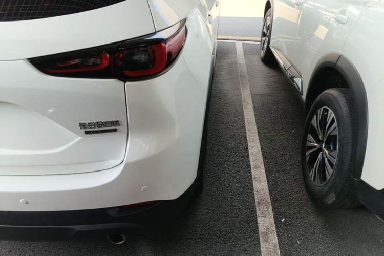 Used Mazda CX-5 2024 2.0L Automatic Two-Wheel Drive Comfort Version Right Rear Taillight