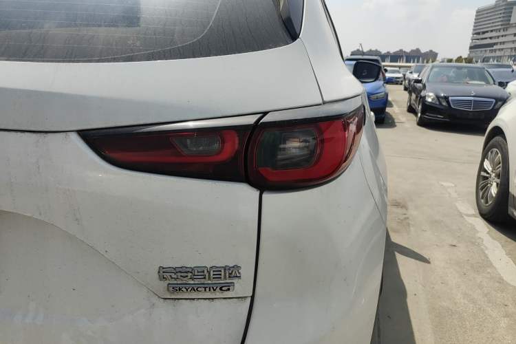 Used Mazda CX-5 2024 2.0L Automatic Two-Wheel Drive ZhiShang Version Right Rear Taillight