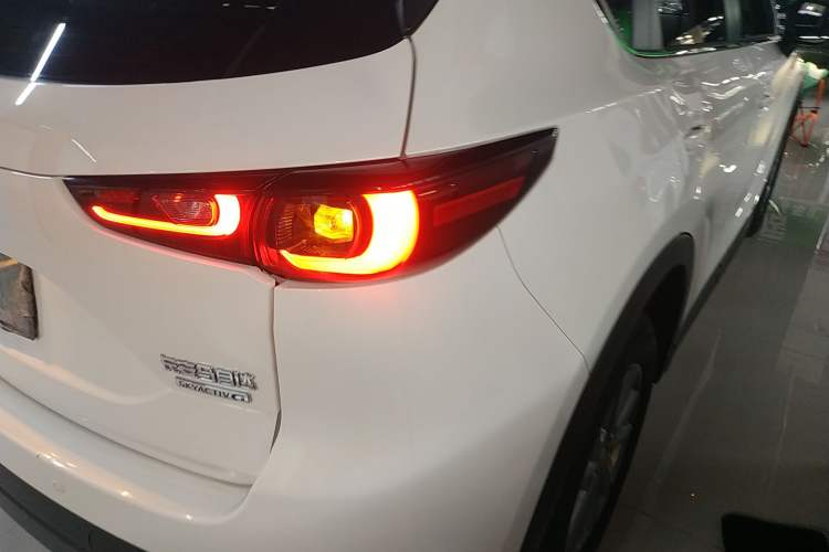 Used Mazda CX-5 2024 2.0L Automatic Two-Wheel Drive ZhiShang Version Right Rear Taillight