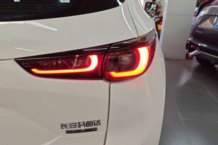 Used Mazda CX-5 2024 2.0L Automatic Two-Wheel Drive Comfort Version Right Rear Taillight