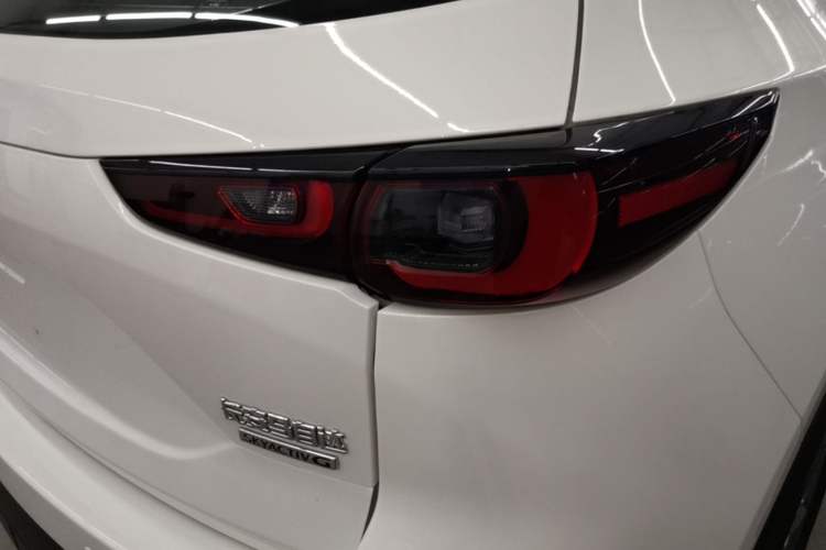 Used Mazda CX-5 2024 2.0L Automatic Two-Wheel Drive ZhiShang Version Right Rear Taillight