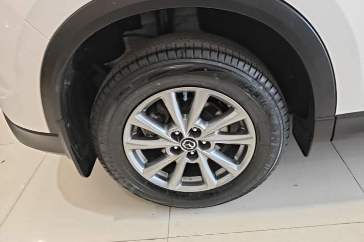 Used Mazda CX-5 2024 2.0L Automatic Two-Wheel Drive ZhiShang Version Right Rear Wheel Hub