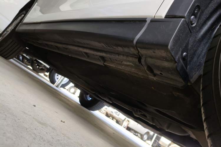 Used Mazda CX-5 2024 2.0L Automatic Two-Wheel Drive Comfort Version Right Side Sill
