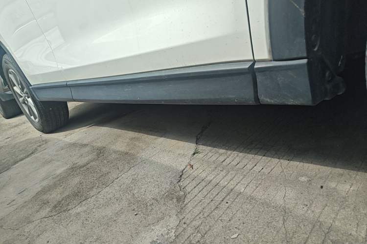 Used Mazda CX-5 2024 2.0L Automatic Two-Wheel Drive Comfort Version Right Side Sill