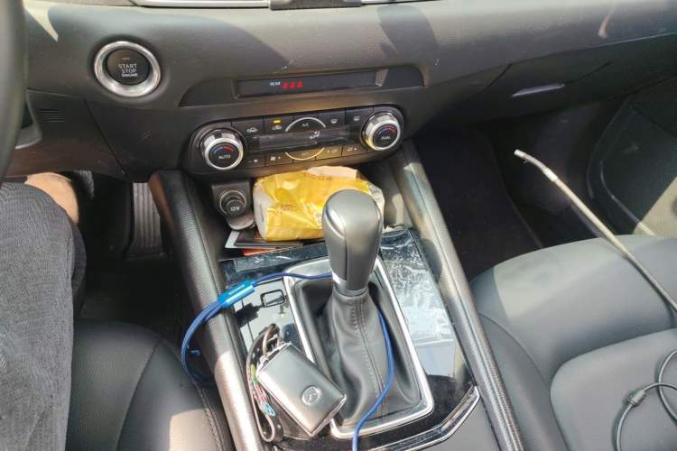 Used Mazda CX-5 2025 2.0L Automatic Two-Wheel Drive ZhiShang Pro Gear Lever