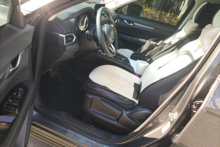 Used Mazda CX-5 2025 2.0L Automatic Two-Wheel Drive Comfort Version Interior 3