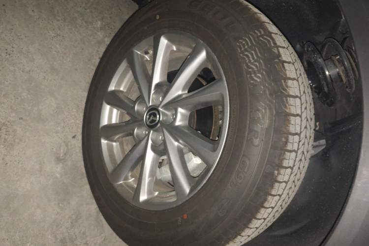 Used Mazda CX-5 2025 2.0L Automatic Two-Wheel Drive ZhiShang Pro Right Front Wheel Hub