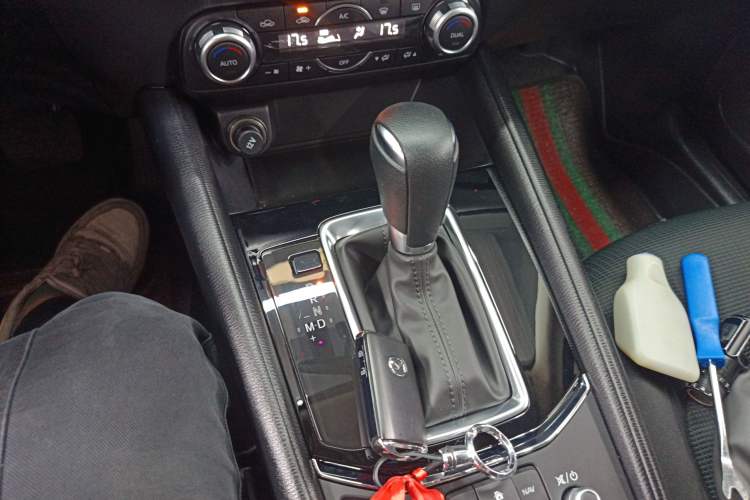 Used Mazda CX-5 2025 2.0L Automatic Two-Wheel Drive Comfort Version Gear Lever