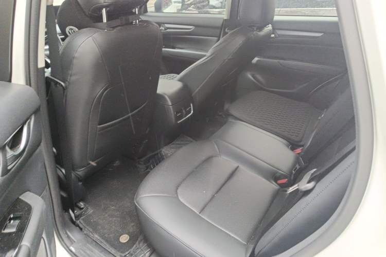 Used Mazda CX-5 2025 2.0L Automatic Two-Wheel Drive Comfort Version Left Rear Seat