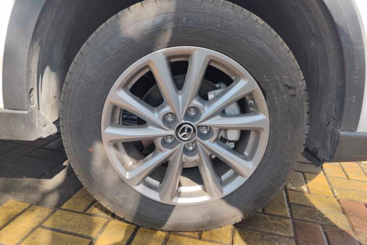 Used Mazda CX-5 2025 2.0L Automatic Two-Wheel Drive Comfort Version Right Front Wheel Hub