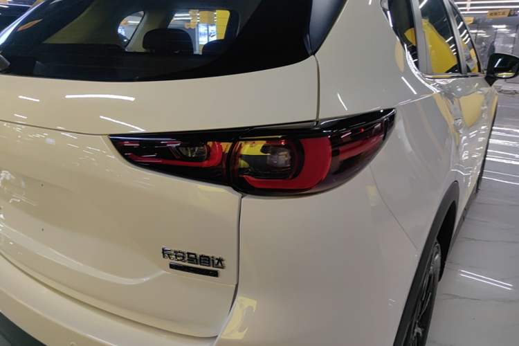 Used Mazda CX-5 2025 2.0L Automatic Two-Wheel Drive Comfort Version Right Rear Taillight