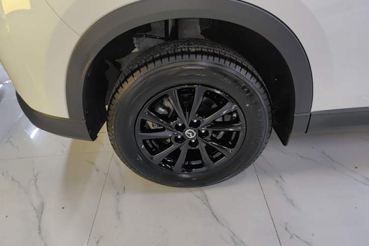 Used Mazda CX-5 2025 2.0L Automatic Two-Wheel Drive Comfort Version Right Rear Wheel Hub
