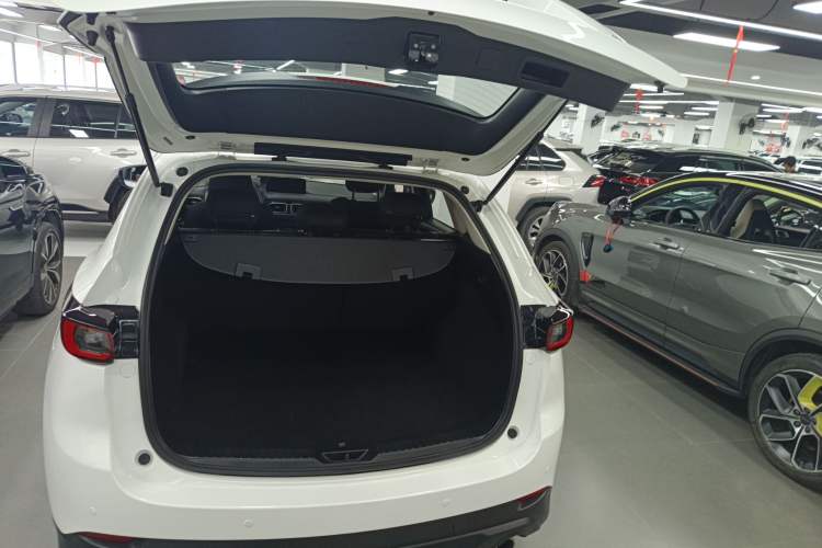 Used Mazda CX-5 2025 2.0L Automatic Two-Wheel Drive Comfort Version Trunk