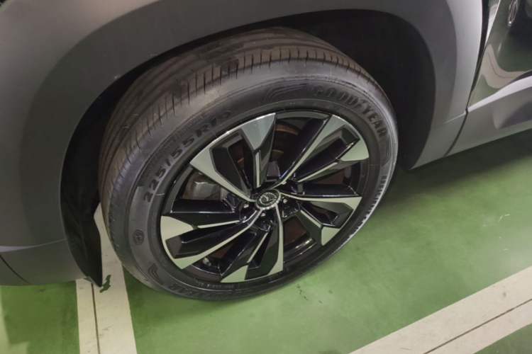 Used Mazda CX-50 2023 2.5L Luxury Edition Left Front Wheel Hub