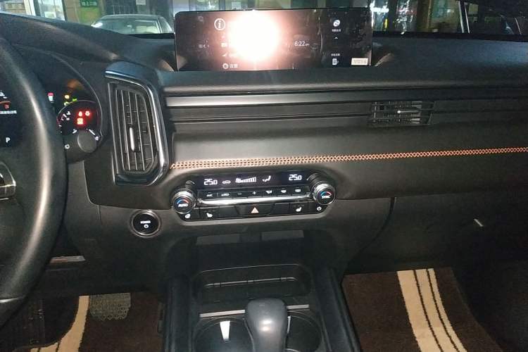 Used Mazda CX-50 2023 2.5L HEV Four-Wheel Drive Prestige Version Audio And AC Panel