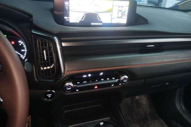 Used Mazda CX-50 2023 2.5L HEV Four-Wheel Drive Prestige Version Audio And AC Panel