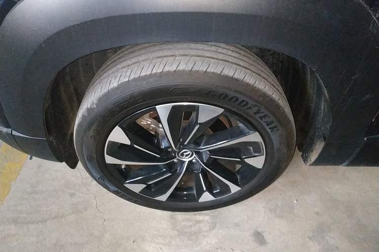 Used Mazda CX-50 2023 2.5L HEV Four-Wheel Drive Prestige Version Left Front Wheel Hub
