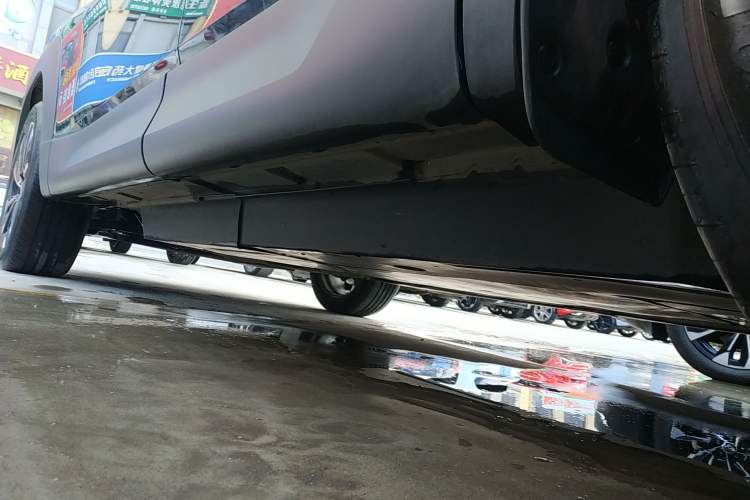Used Mazda CX-50 2023 2.5L HEV Four-Wheel Drive Prestige Version Left Side Sill