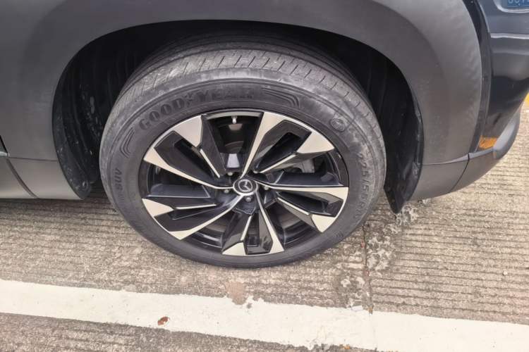 Used Mazda CX-50 2023 2.5L HEV Four-Wheel Drive Prestige Version Right Front Wheel Hub