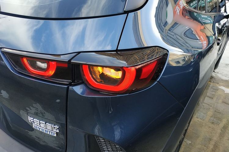 Used Mazda CX-50 2023 2.5L HEV Four-Wheel Drive Prestige Version Right Rear Taillight