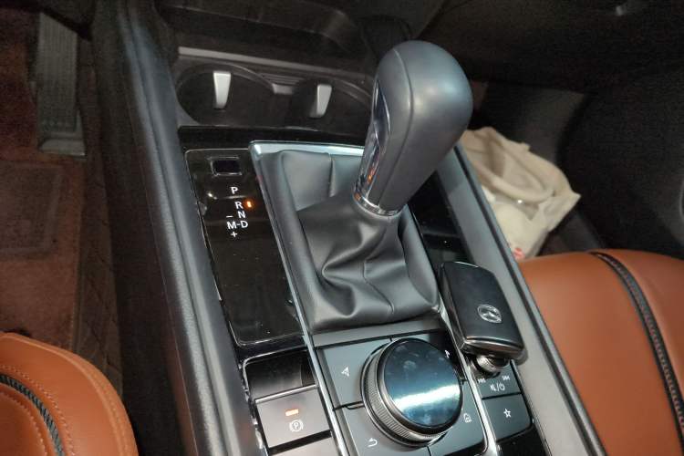 Used Mazda CX-50 2023 2.5L Luxury Edition Gear Lever