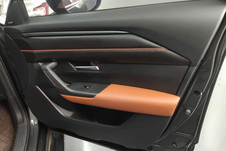 Used Mazda CX-50 2023 2.5L Luxury Edition Interior 5