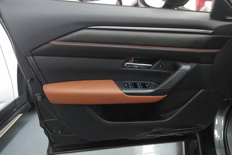 Used Mazda CX-50 2023 2.5L Luxury Edition Interior 7