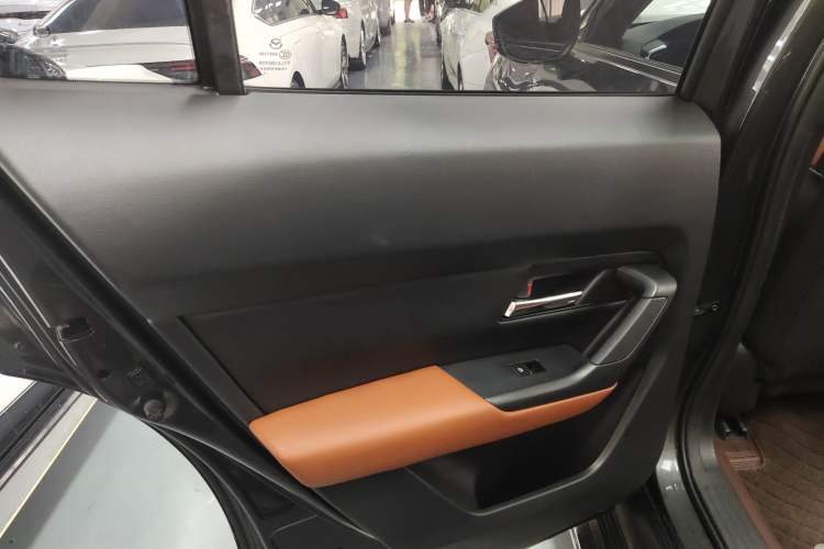 Used Mazda CX-50 2023 2.5L Luxury Edition Interior 8