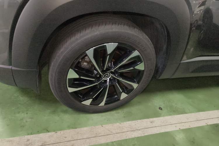 Used Mazda CX-50 2023 2.5L Luxury Edition Left Front Wheel Hub