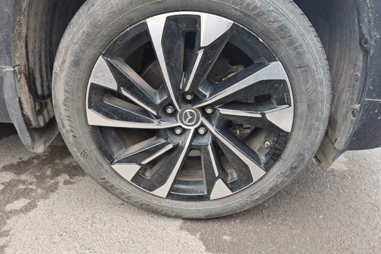 Used Mazda CX-50 2023 2.5L Luxury Edition Right Front Wheel Hub