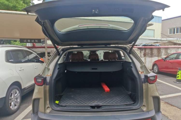 Used Mazda CX-50 2023 2.5L Luxury Edition Trunk