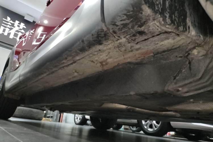 Used Mazda CX-50 2023 2.5L Luxury Edition Right Side Sill
