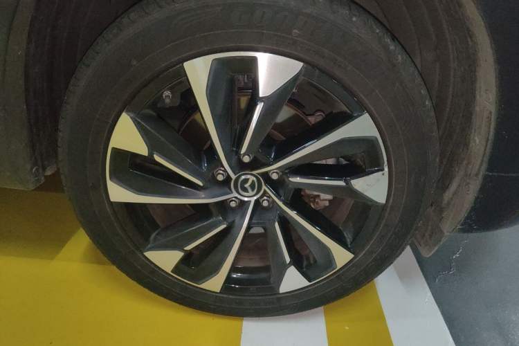 Used Mazda CX-50 2023 2.5L Luxury Edition Right Front Wheel Hub