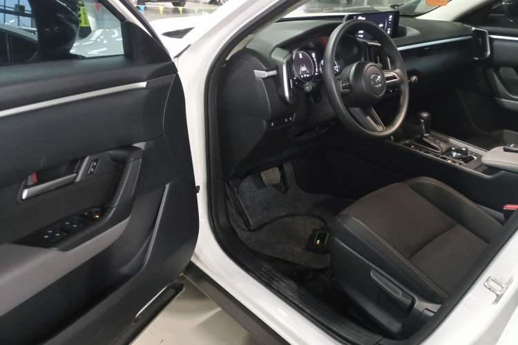Used Mazda CX-50 2023 2.5L Comfort Edition Interior 3