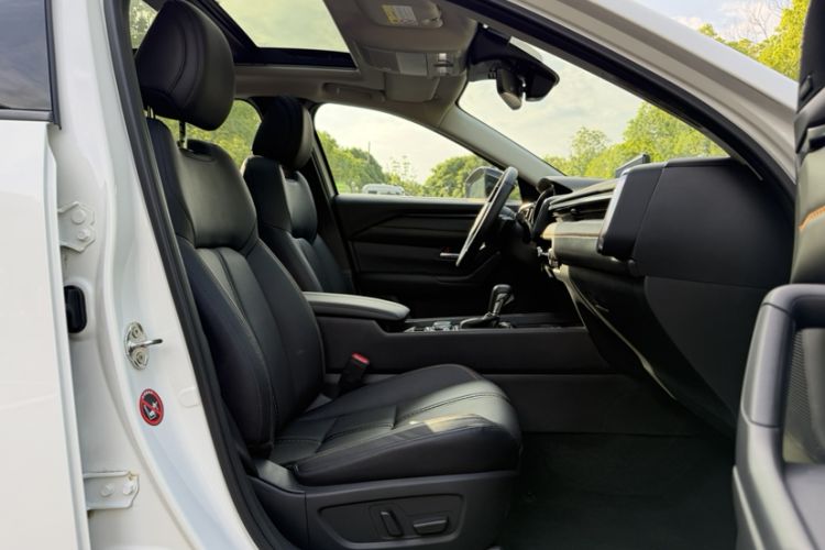 Used Mazda CX-50 2023 2.5L Luxury Edition Right Front Seat