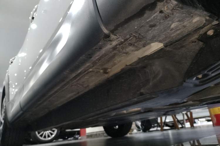 Used Mazda CX-50 2023 2.5L Luxury Edition Right Side Sill