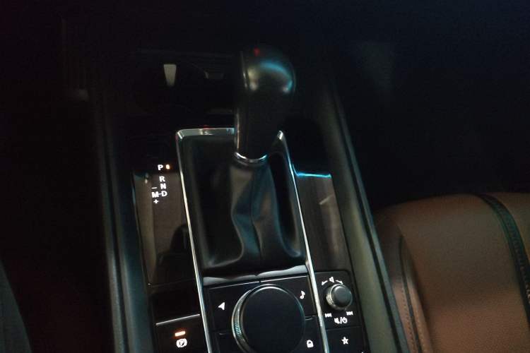 Used Mazda CX-50 2023 2.5L Luxury Edition Gear Lever