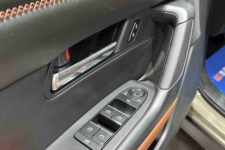 Used Mazda CX-50 2023 2.5L Luxury Edition Interior 10
