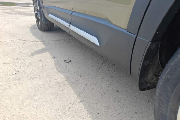 Used Mazda CX-50 2023 2.5L Luxury Edition Left Side Sill