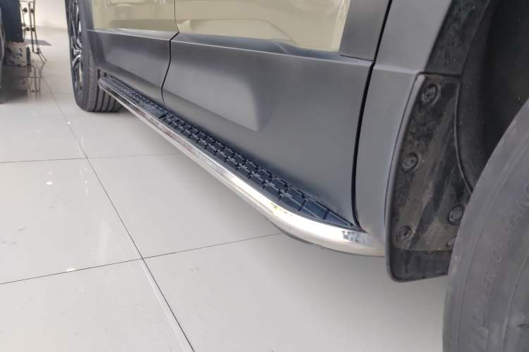 Used Mazda CX-50 2023 2.5L Luxury Edition Left Side Sill
