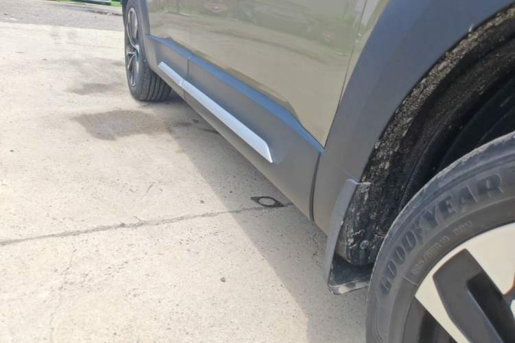 Used Mazda CX-50 2023 2.5L Luxury Edition Right Side Sill