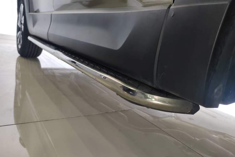 Used Mazda CX-50 2023 2.5L Luxury Edition Right Side Sill