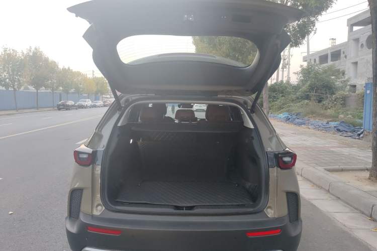 Used Mazda CX-50 2023 2.5L Luxury Edition Trunk