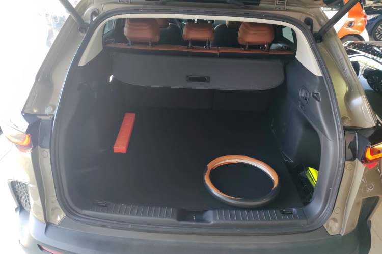 Used Mazda CX-50 2023 2.5L Luxury Edition Trunk