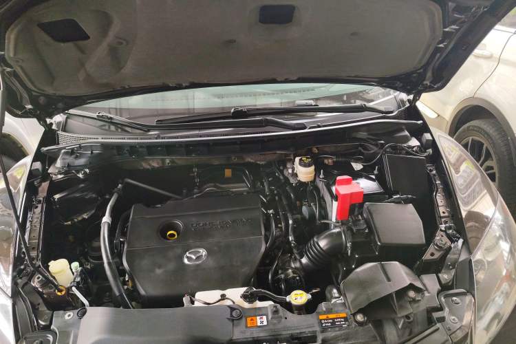 Used Mazda CX-7 2014 2.5L 2WD Luxury Edition Engine Bay