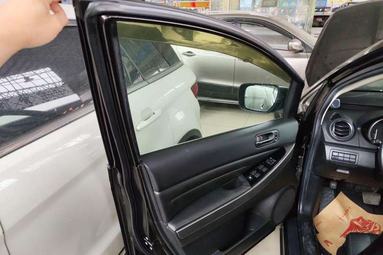 Used Mazda CX-7 2014 2.5L 2WD Luxury Edition Interior 7