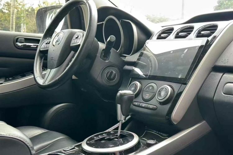 Used Mazda CX-7 2014 2.5L 2WD Luxury Edition Interior 3