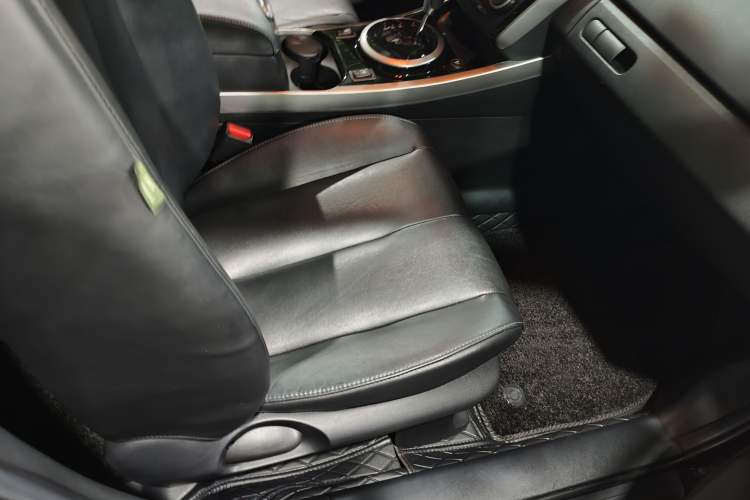 Used Mazda CX-7 2014 2.5L 2WD Luxury Edition Interior 9